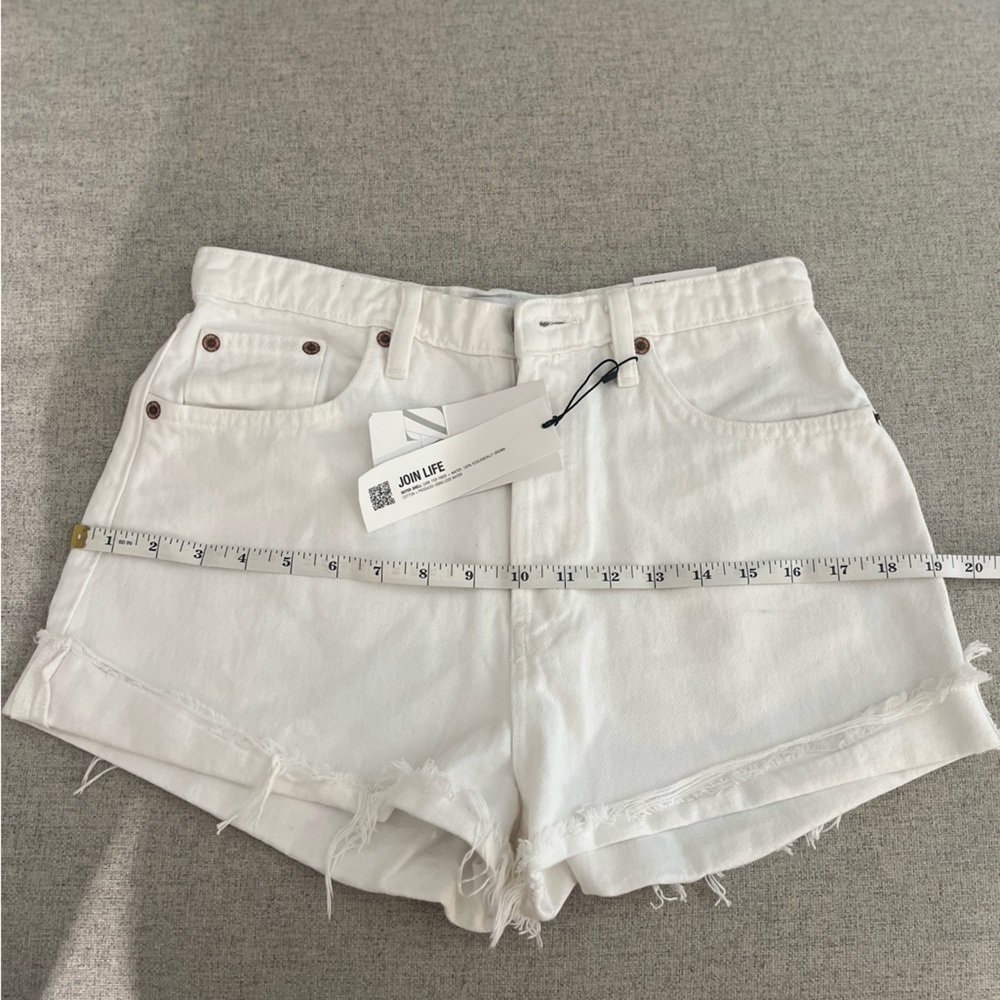 ZARA White High-Rise Denim Shorts | NWT | Size 6 - Picture 5 of 8